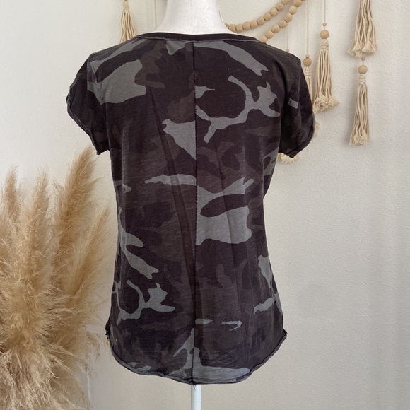 Free People FREE WITH ANY PURCHASE camo tee shirt sleeve camouflage top medium - Picture 12 of 14
